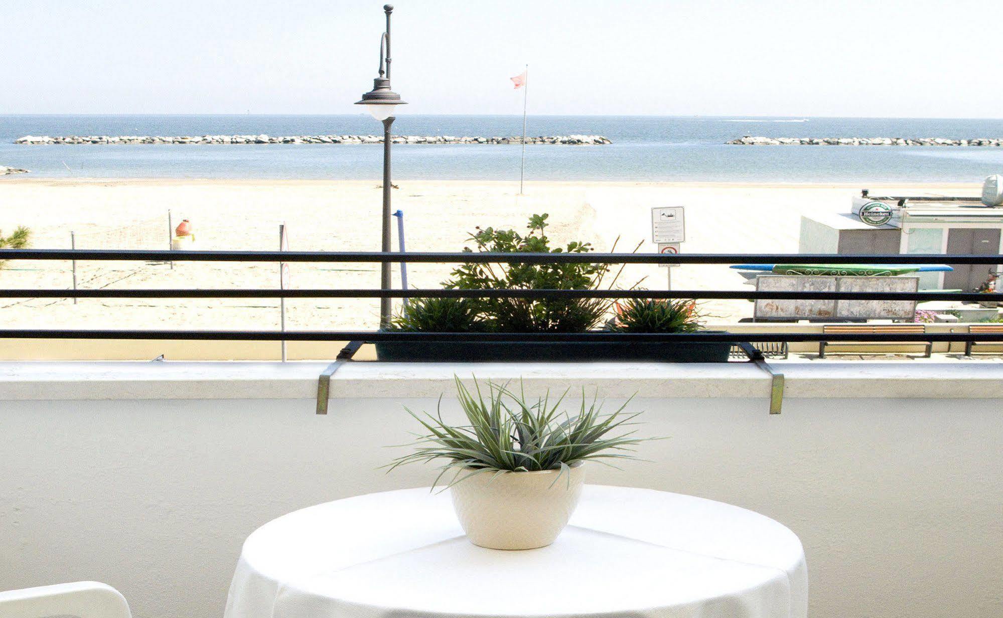 צ'סנטיקו Hotel Ariston מראה חיצוני תמונה